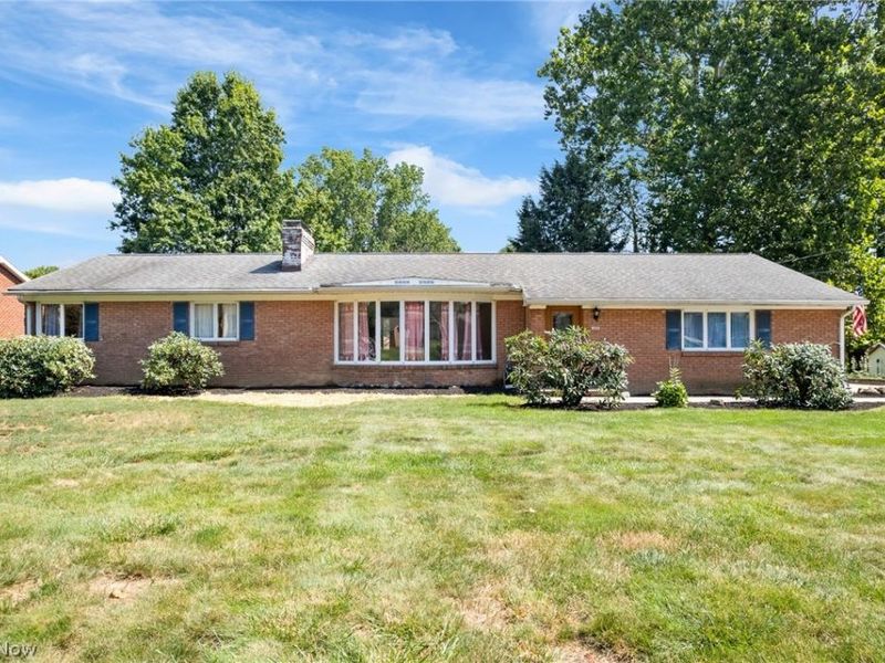 204 Sutton Avenue NE, North Canton, OH 44720 Photo 3