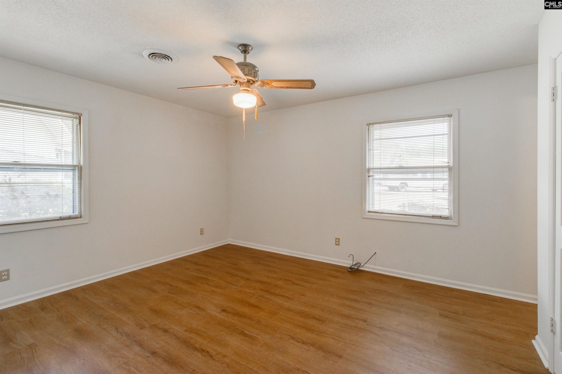 5219 Enfield Drive Photo 12