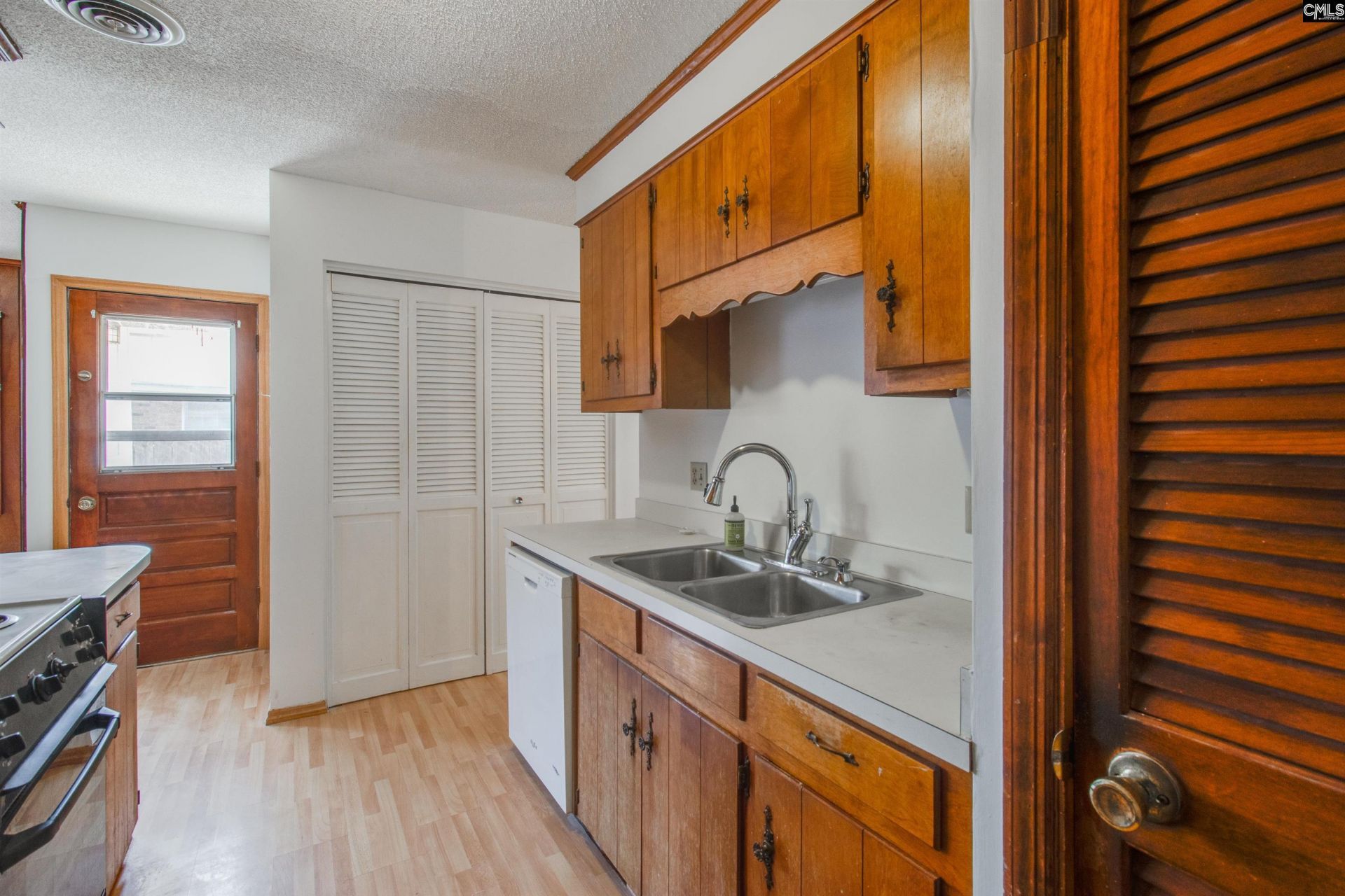 5219 Enfield Drive Photo 6