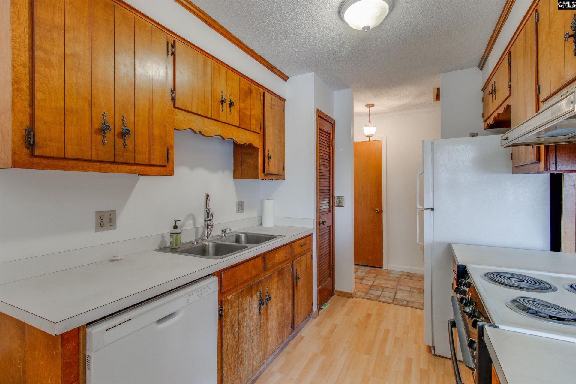 5219 Enfield Drive Photo 7