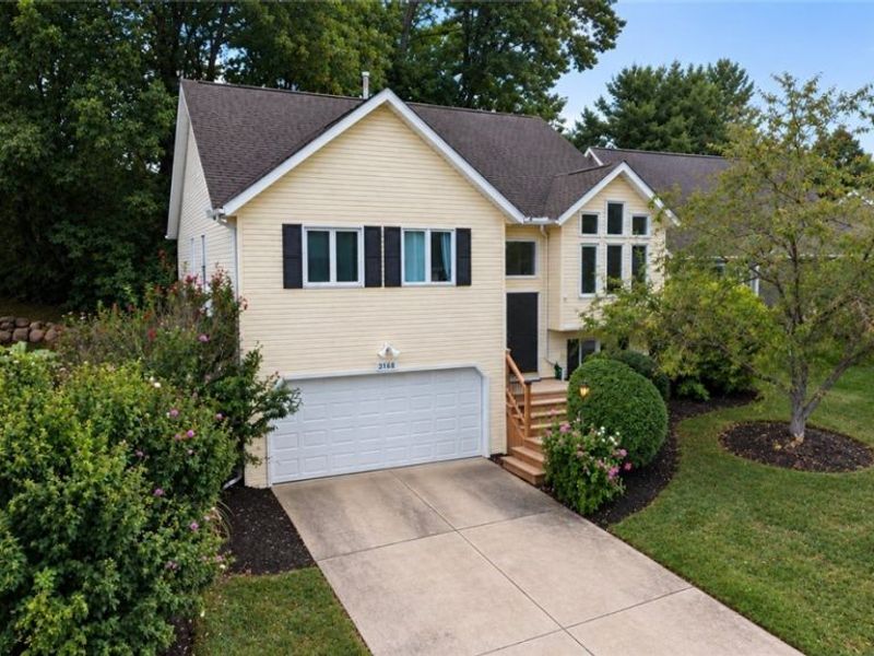3168 Pondview Drive, Ravenna, OH 44266 Photo 2