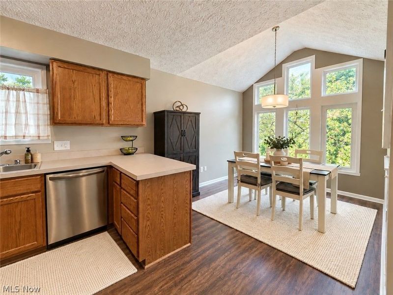3168 Pondview Drive, Ravenna, OH 44266 Photo 7