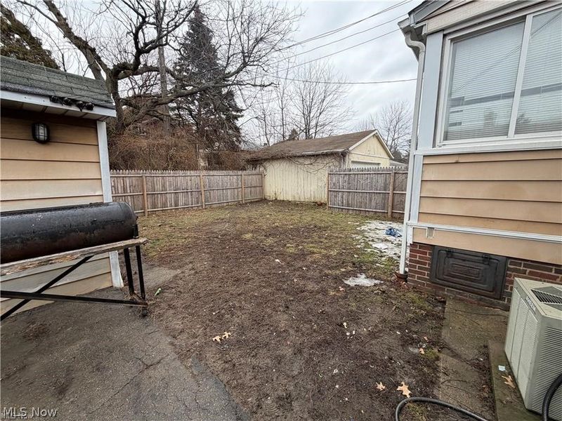 18033 Marcella Road, Cleveland, OH 44119 Photo 3