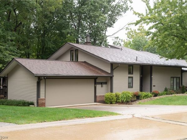7019 Windward Hills Drive, Unit 011, Brecksville, OH 44141