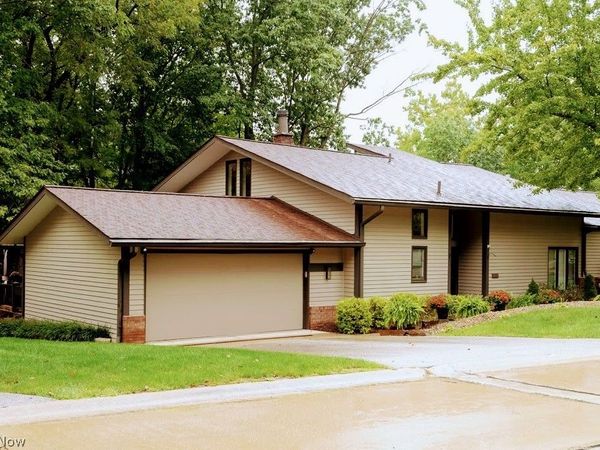 7019 Windward Hills Drive, Unit 011, Brecksville, OH 44141