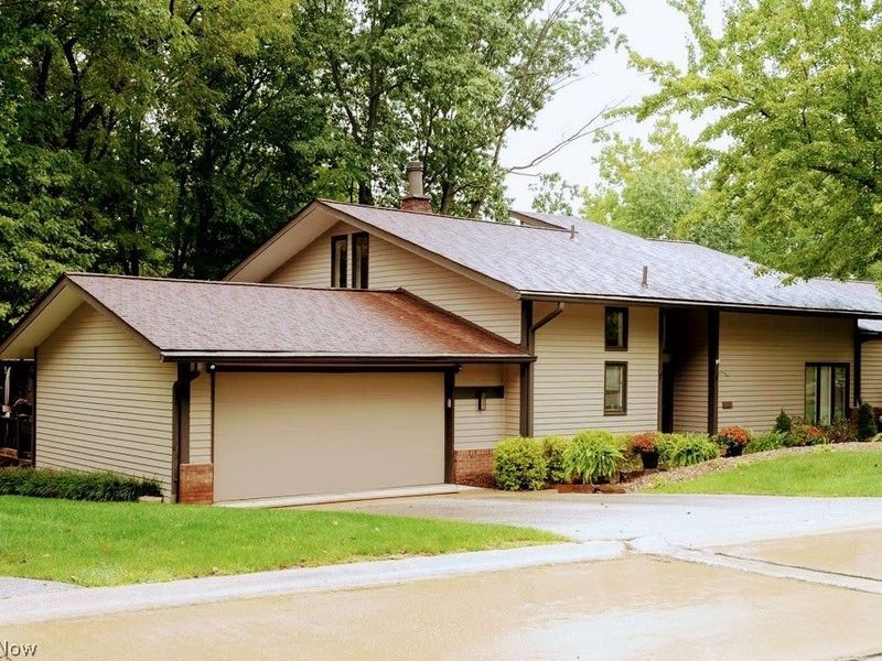 7019 Windward Hills Drive, Unit 011, Brecksville, OH 44141 Photo 1