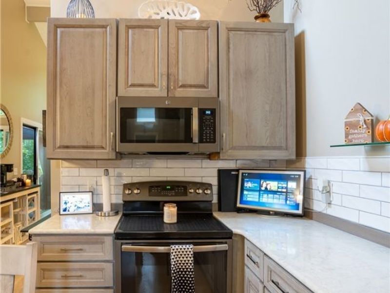 7019 Windward Hills Drive, Unit 011, Brecksville, OH 44141 Photo 7
