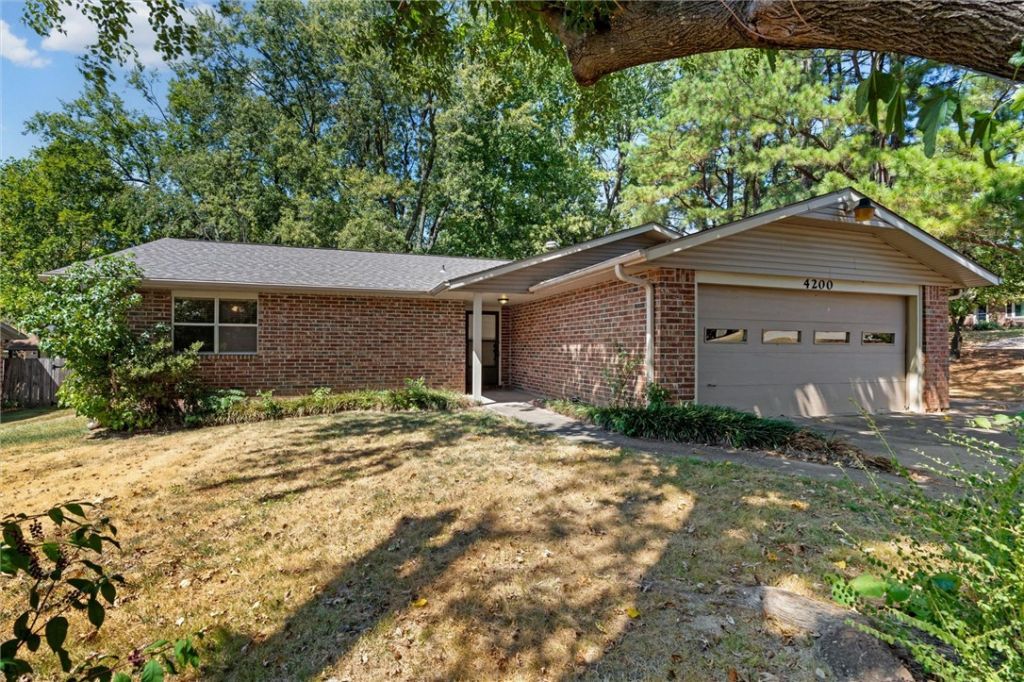 4200 Navajo Court Springdale, AR 72764