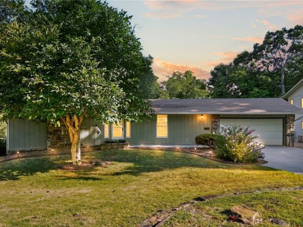8 London Drive , Bella Vista, AR 72715
