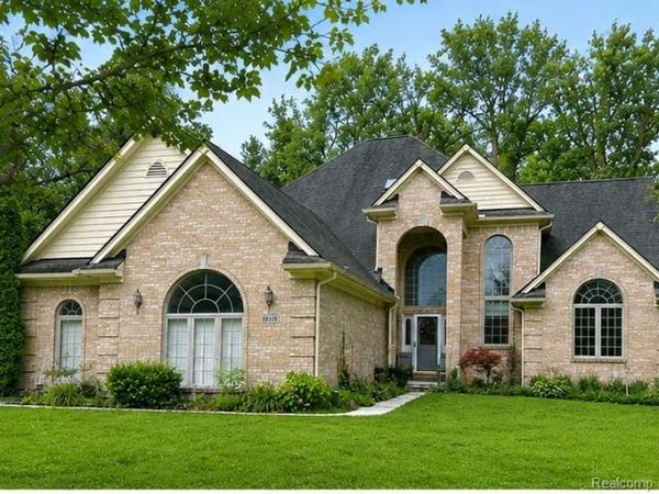 22119 Oakwood Drive, Brownstown Township, Mi 48193