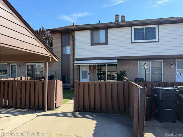 8401 18 Mile Road , Unit 29, Sterling Heights, Mi 48313