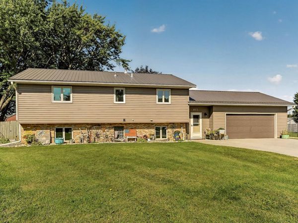 813 3rd Avenue SE, Stewartville, MN 55976
