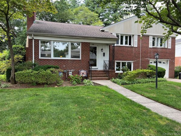 140 Hayes Street, Garden City, NY 11530