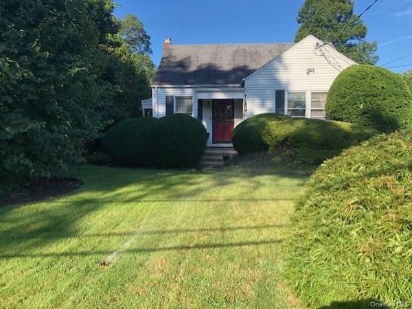 87 11th Avenue , South Huntington, NY 11746