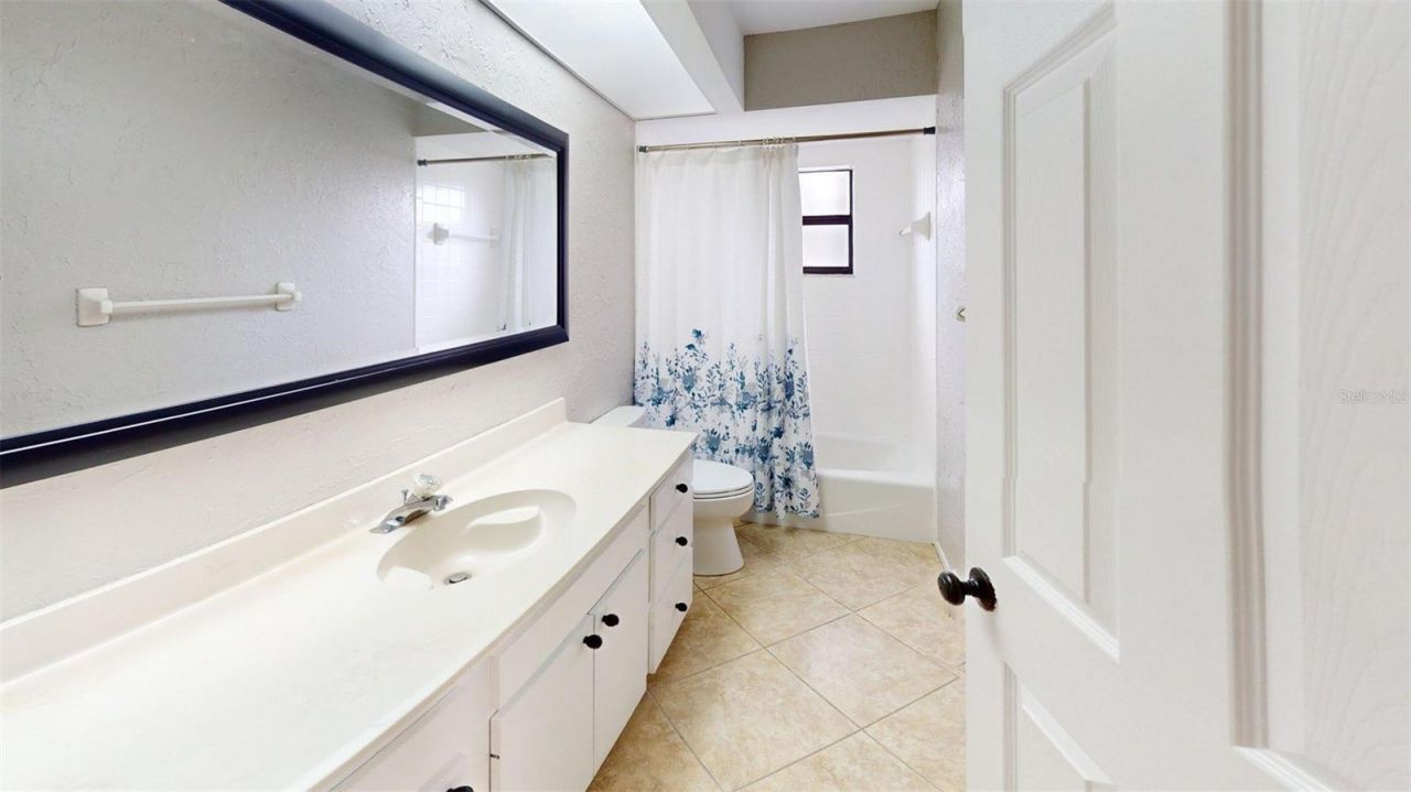 2461 Gold Oak Court E, Sarasota, FL 34232 Photo