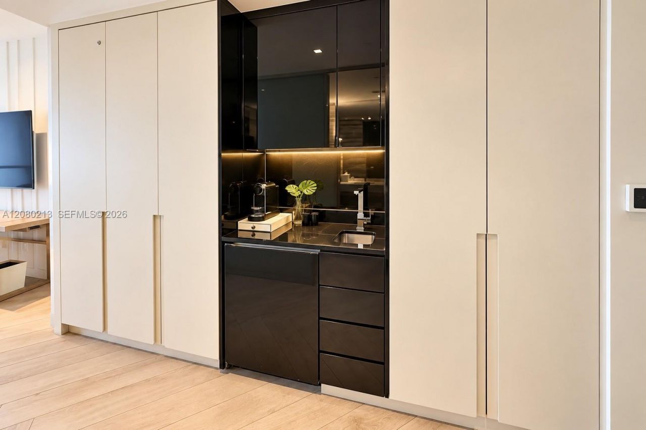 2201 Collins Ave, Unit 807, Miami Beach, FL 33139 Photo