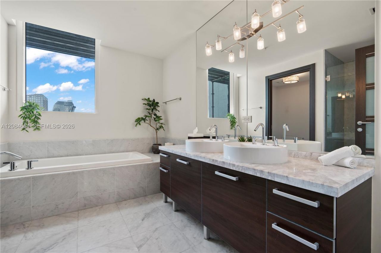 244 Biscayne Blvd , Unit PH4908, Miami, FL 33132 Photo