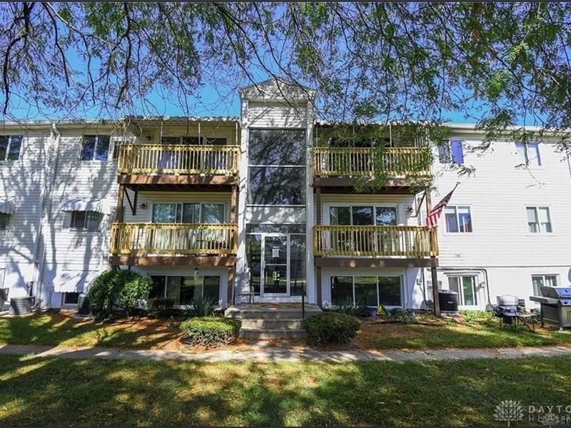 2260 Coach Drive, Unit D, Kettering, OH 45440 Photo 2