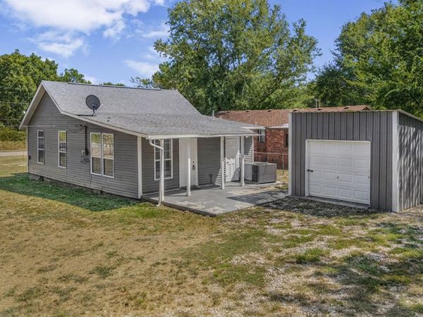 215 S Main Street, Vera, OK 74082