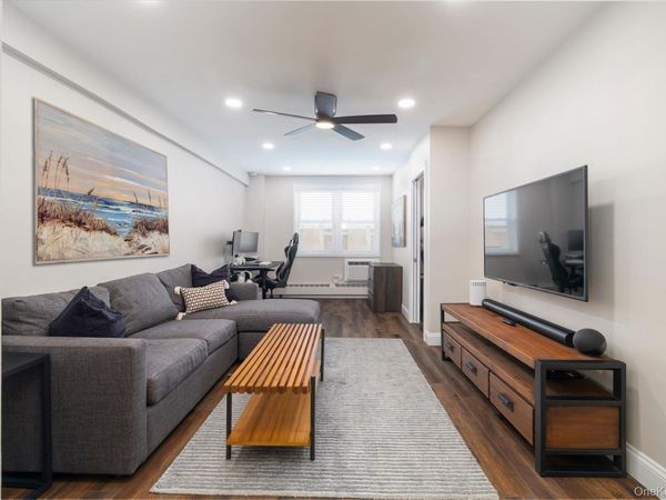 370 W Broadway, Unit 3M, Long Beach, NY 11561