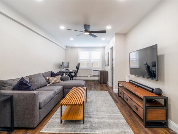 370 W Broadway , Unit 3M, Long Beach, NY 11561