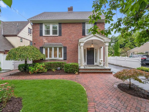 153 Powerhouse Road , Roslyn Heights, NY 11577