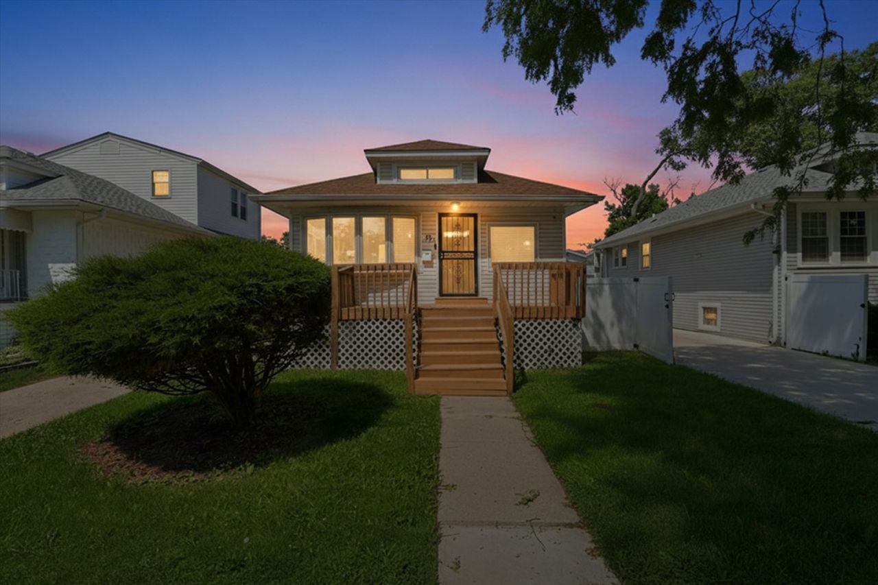 1426 S 18th Avenue , Maywood, IL 60153