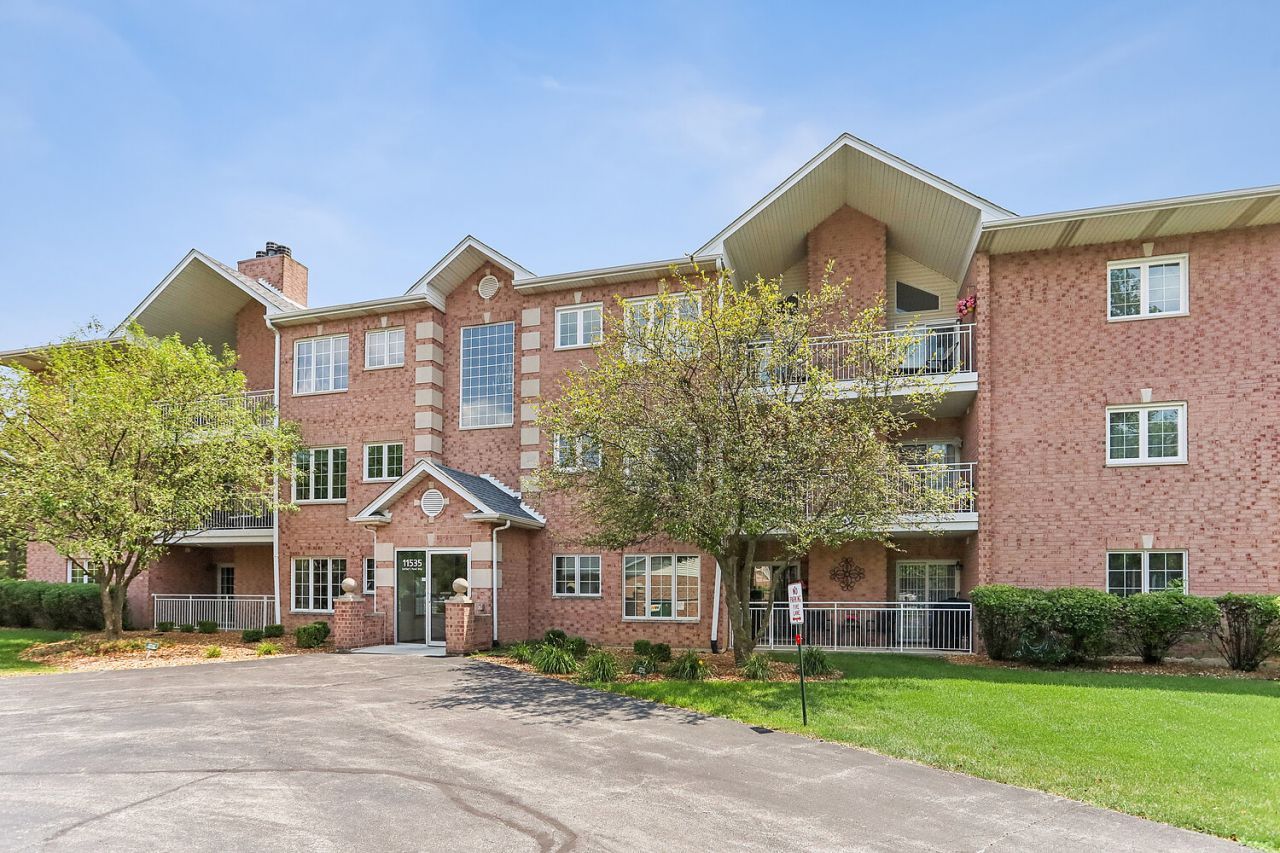 11535 Settlers Pond Way , Orland Park, IL 60467