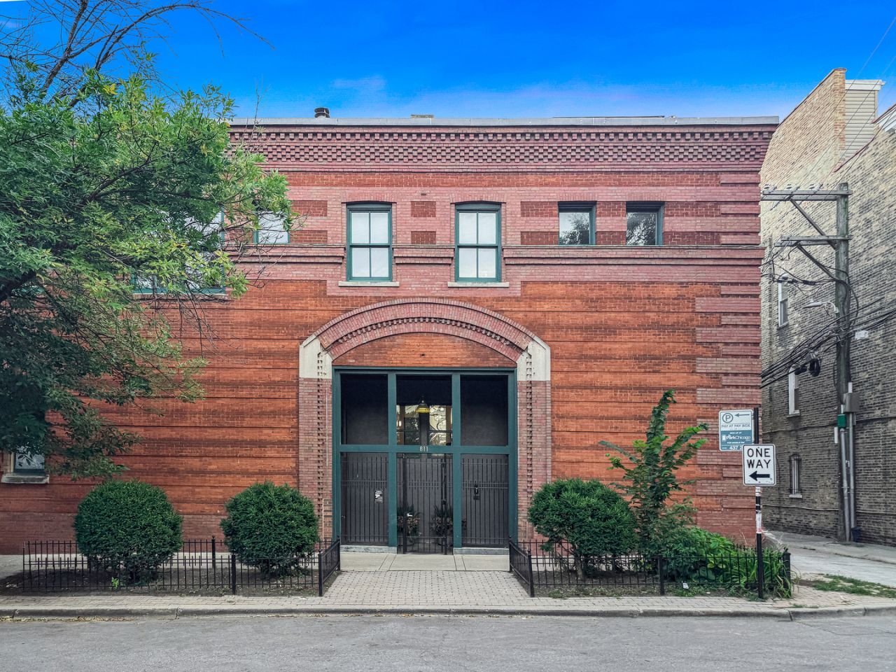 811 W Aldine Avenue , Chicago, IL 60657