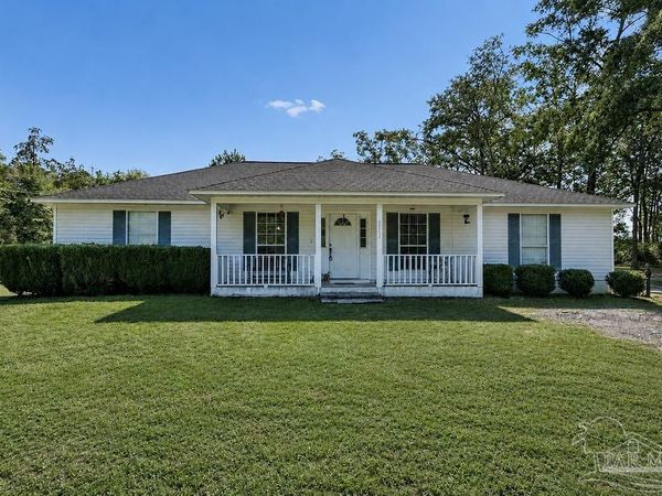 8502 Sweetwater Ln, Pace, FL 32571