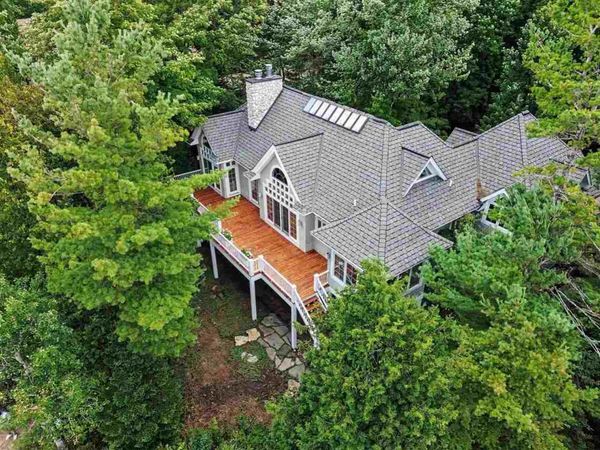10785 Lake Shore Drive, Charlevoix, MI 49720