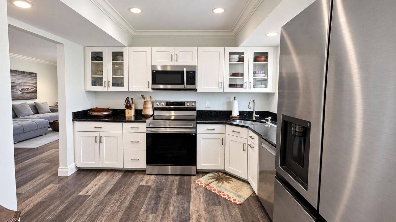1 Colonial Club Drive, Unit 204, Boynton Beach, FL 33435 Photo