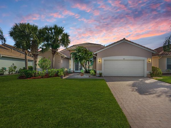 468 NW BLUE LAKE Drive, Port St. Lucie, FL 34986