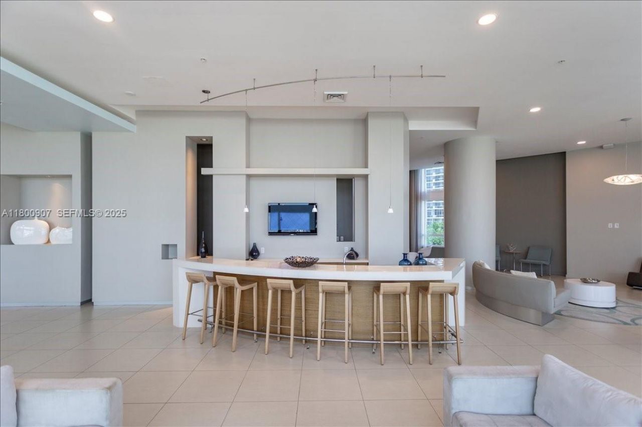 1900 N Bayshore Drive, Unit 912, Miami, FL 33132 Photo