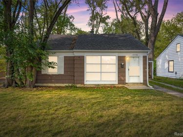 10720 Albany Street , Oak Park, Mi 48237