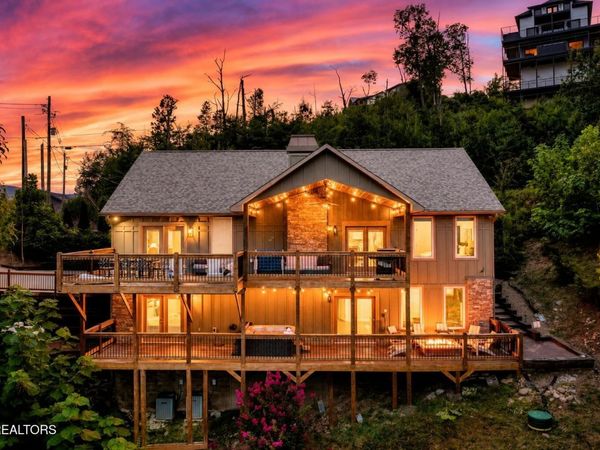 760 Wiley Oakley Drive , Gatlinburg, TN 37738