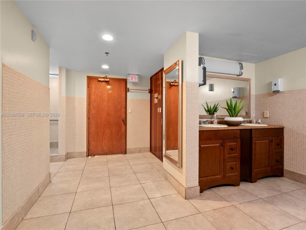 671 NE 195th St, Unit 329E, Miami, FL 33179 Photo