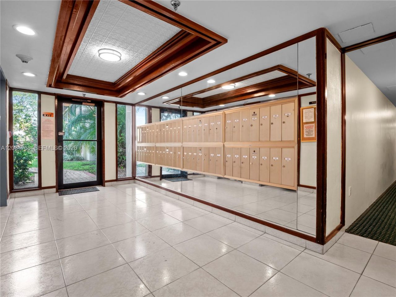 671 NE 195th St, Unit 329E, Miami, FL 33179 Photo