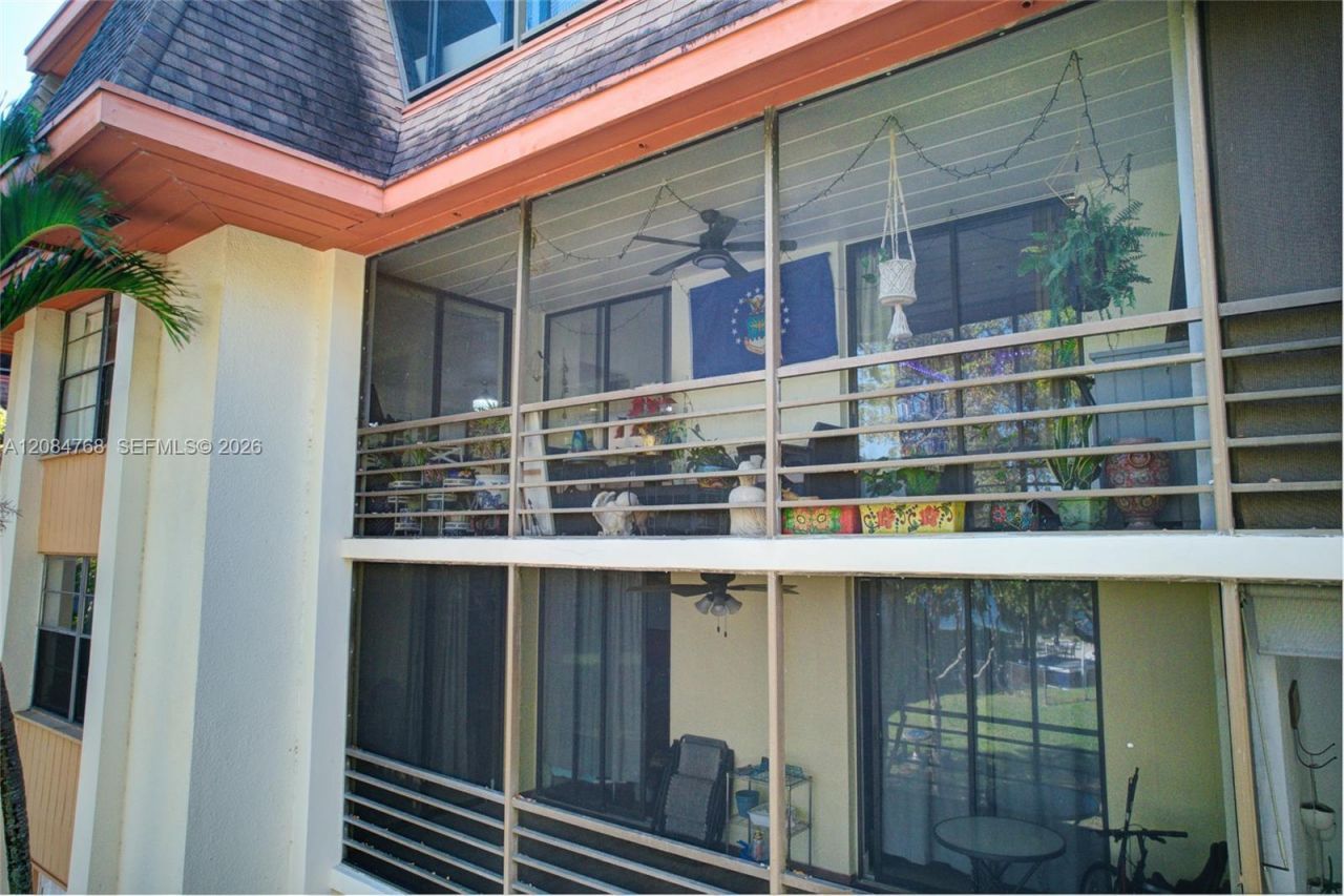 671 NE 195th St, Unit 329E, Miami, FL 33179 Photo