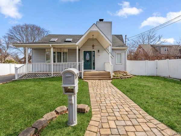 125 W 3rd Street , Ronkonkoma, NY 11779