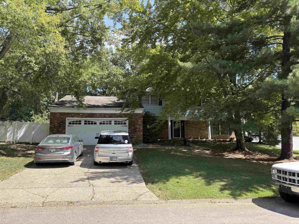 5200 Landview Drive, Newburgh, IN 47630