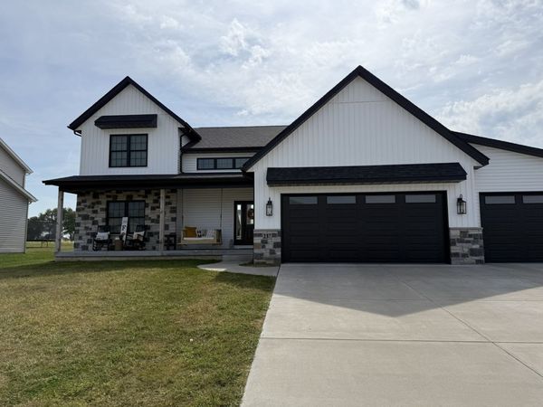 237 W Torrey Pines Drive , Eldridge, IA 52748