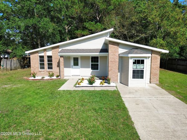 7208 Greenbriar Street, Ocean Springs, MS 39564