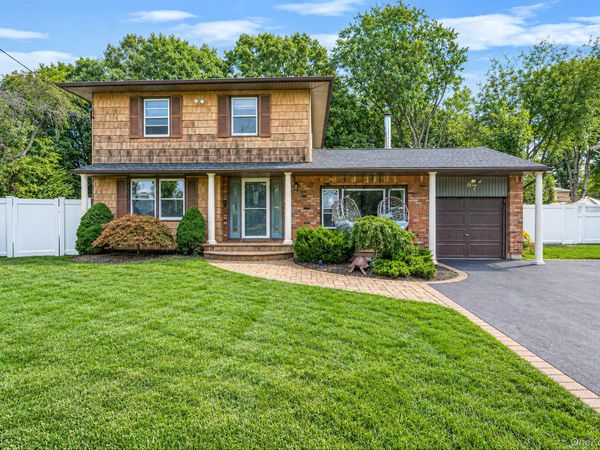87 Wexford Drive , Oakdale, NY 11769