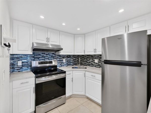5203 NE 24th Ter , Unit B211, Fort Lauderdale, FL 33308