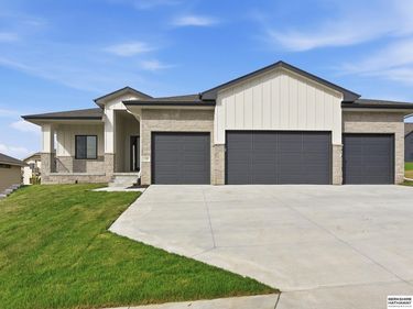 11002 S 101st Street, Papillion, NE 68046
