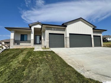 11002 S 101st Street, Papillion, NE 68046