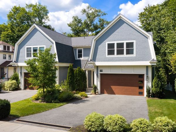 321 Lake Ave, Newton, MA 02461