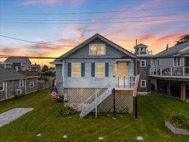21 Channel St, Mattapoisett, MA 02739