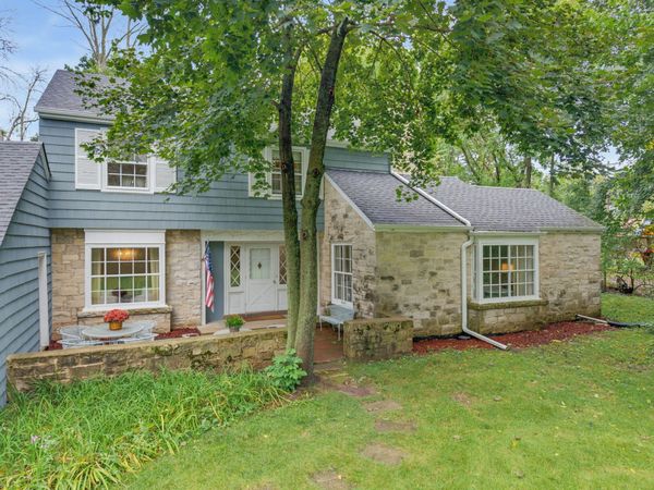 805 E Hyde Way, Fox Point, WI 53217